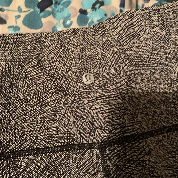 Lululemon leggings - Picture 2 of 4